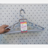 چوب لباس پلاستیکی صدف ۶ عددی