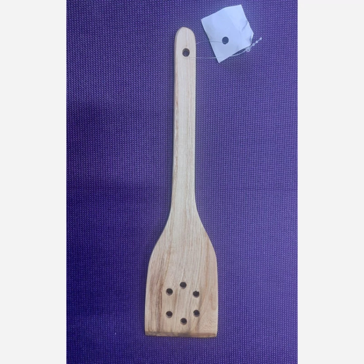 کفگیر چوبی سوراخ دار